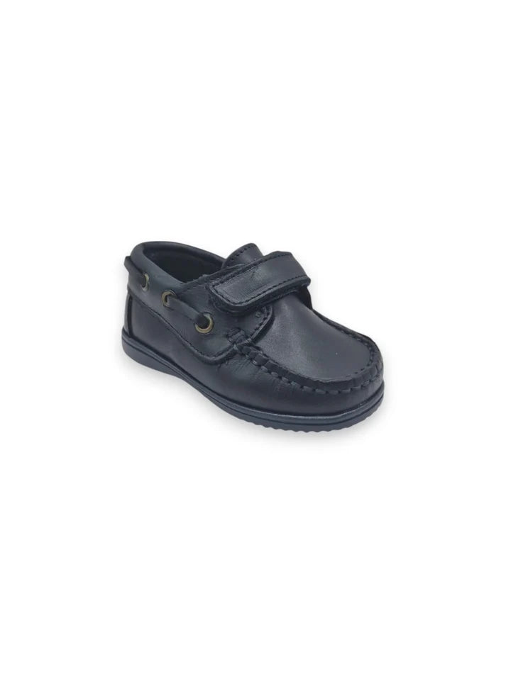 Sapato de vela infantil em pele azul marinho com fecho ajustável em velcro e sola flexível