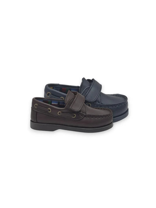 Sapatos de vela clássicos em pele azul marinho e castanho escuro com fecho em velcro