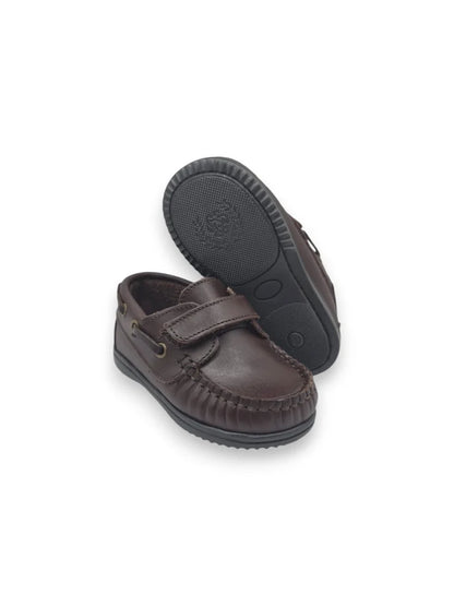 Sapato de vela em pele castanho escuro com vista da sola flexível e ergonómica Mania do Pé